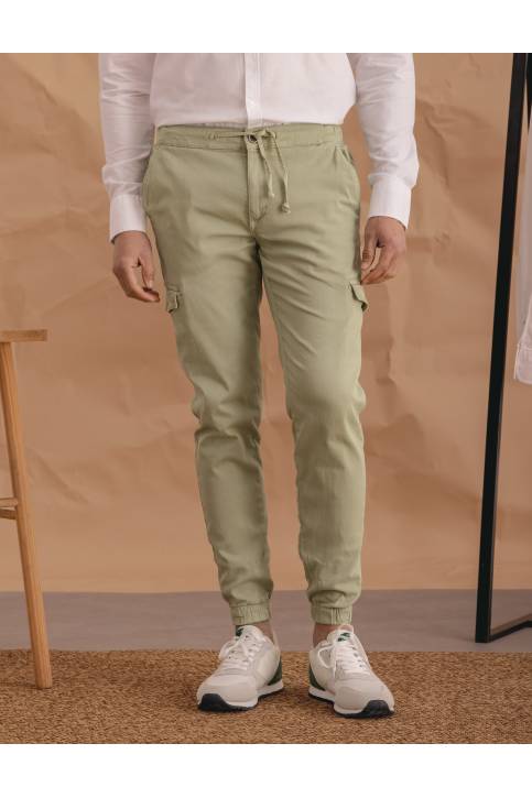 PANTALÓN CARGO CON GOMA VERDE